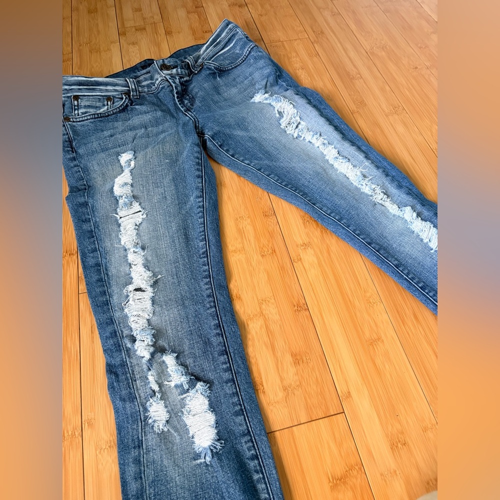 🌼 BEBE ‘Carmen’ Tattered Skinny Jeans 🌼